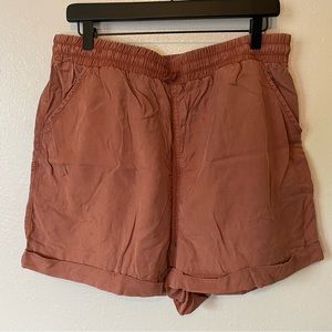Universal Thread Shorts